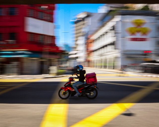 网友吐槽双十一前快递又涨价