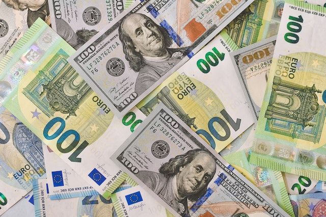 国际货币基金组织IMF下调全球经济，通胀的灰犀牛大步走来