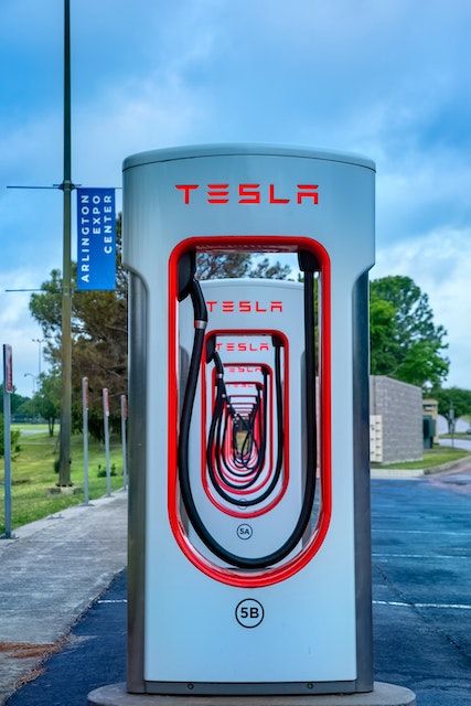 可能变天的电池技术路线，特斯拉，苹果造车采用磷酸铁锂电池。