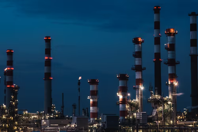 美国释放5000万桶储备！多国联合干预原油供应！奥密克戎突袭，油价崩盘！接下来怎么办？