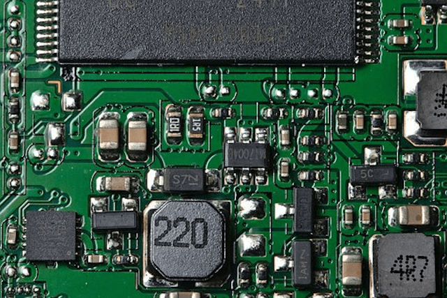 战火四起芯片又遭殃？俄乌冲突或导致“缺芯阴霾”再度弥漫全球