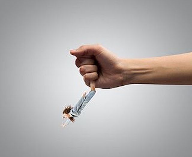 张庭夫妇公司大楼96套房产被查封，价值17亿元！TST庭秘密已被认定为传销