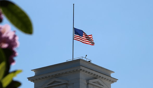 白宫：美国已有100万人死于新冠 将降半旗为逝者默哀