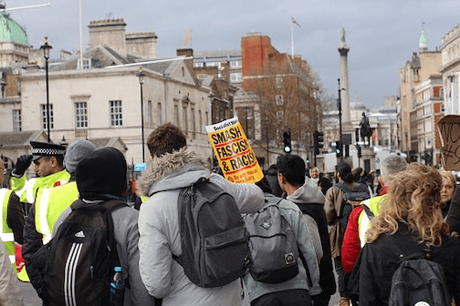 英国人忍无可忍！伦敦爆发大规模游行 抗议生活成本飙升