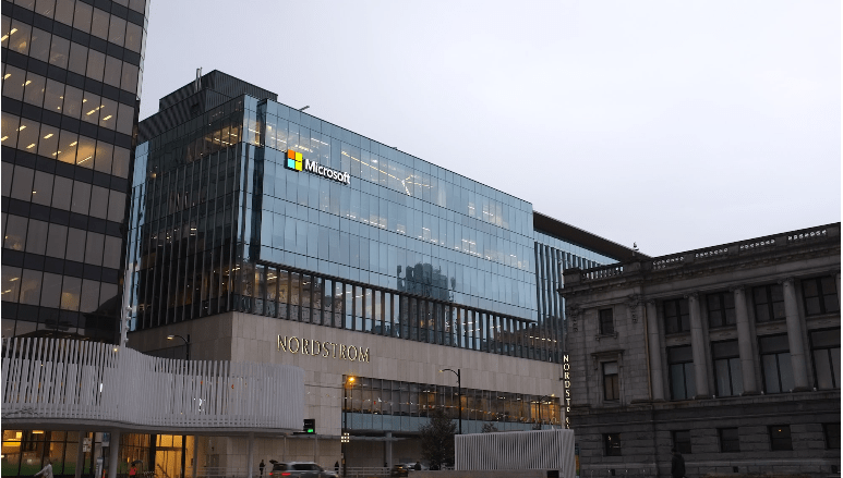市场分析：MSFT 股价接近历史新高