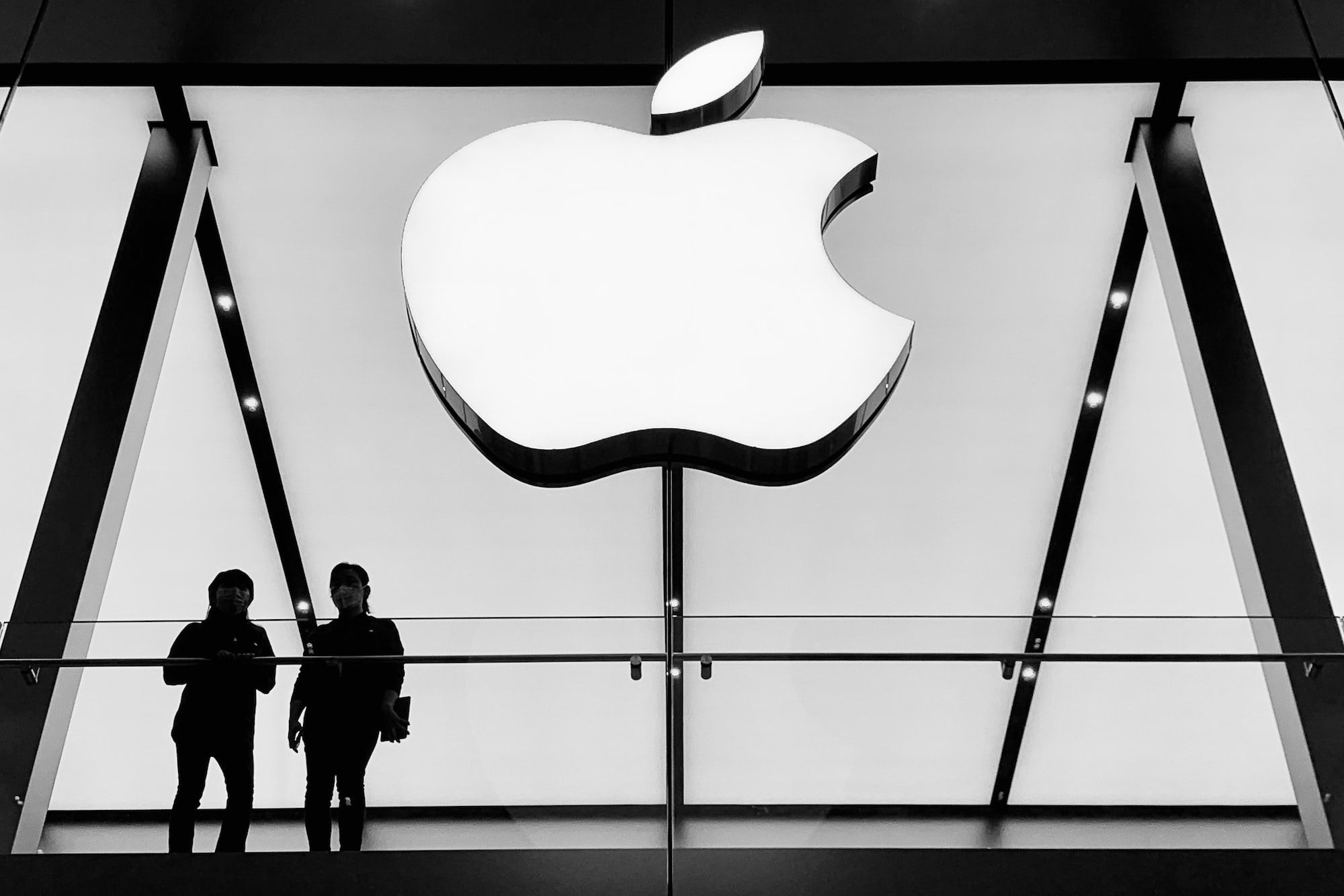 市场分析：首席执行官出售股票，AAPL 股价跑输市场