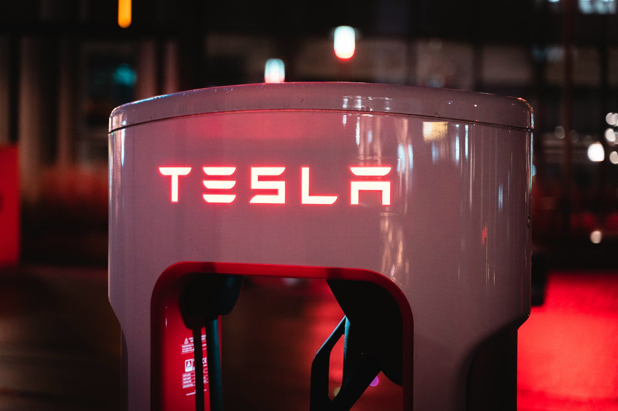 TSLA 分析：灾难性报告后价格回升