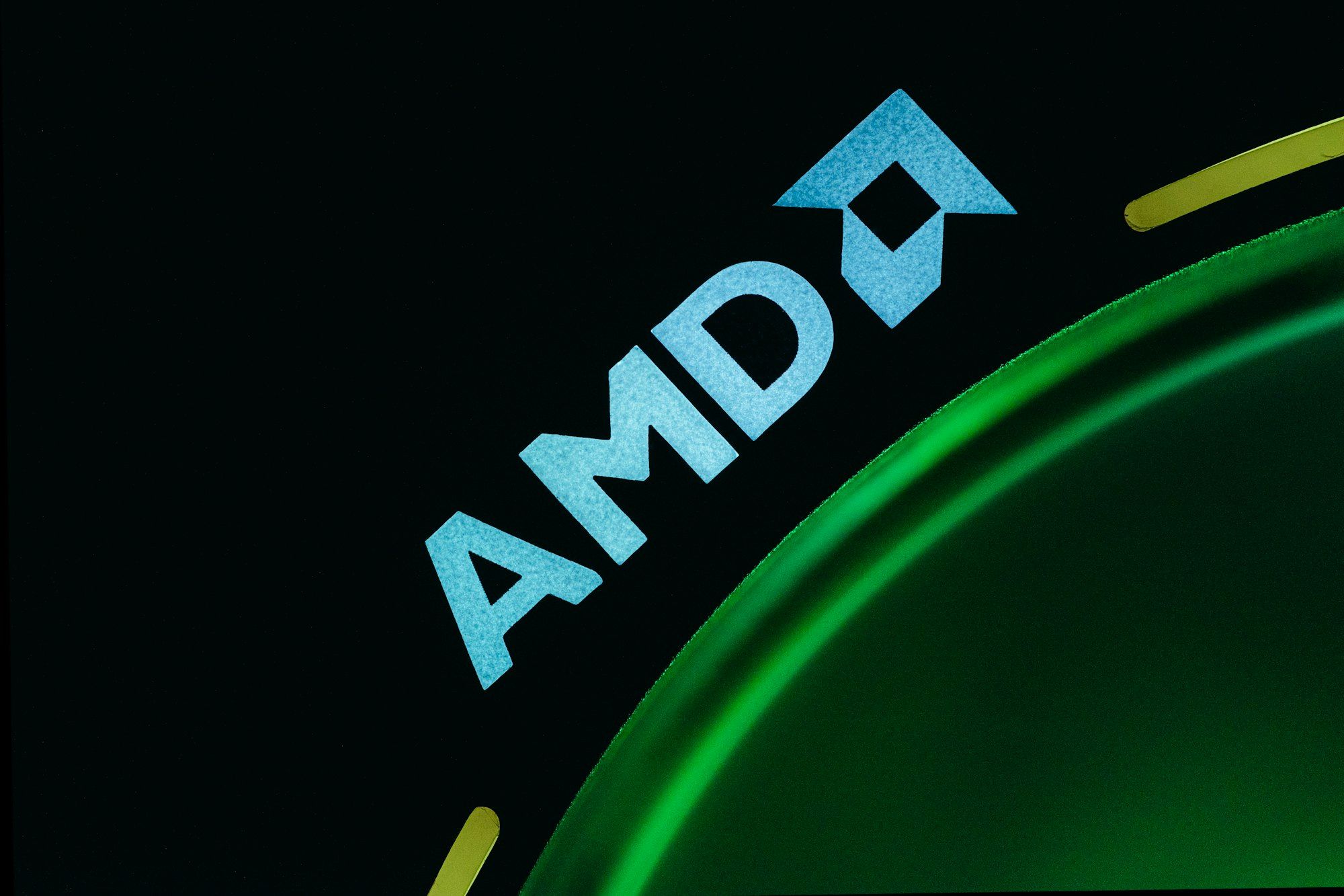 今天报告发布前 AMD 股价分析